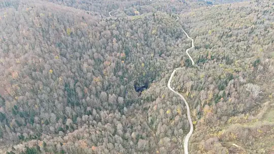 İçerisinde şelale akan Karadeniz'in en derin mağarası görenleri mest ediyor
