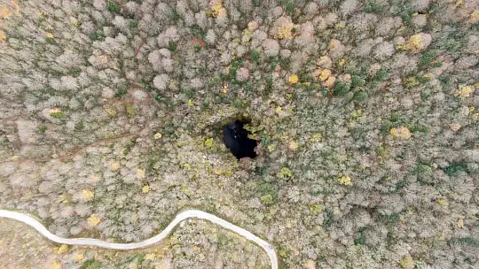 İçerisinde şelale akan Karadeniz'in en derin mağarası görenleri mest ediyor