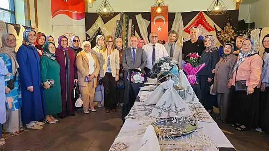 İğne oyası kültürünü devam ettiriyorlar