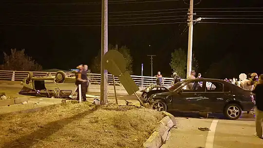 İki otomobilin çarpıştığı kazada 2'si ağır 7 kişi yaralandı
