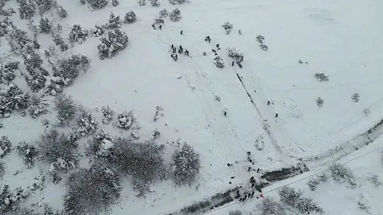 İlk defa karla buluşan öğrenciler kar keyfini yaşadı