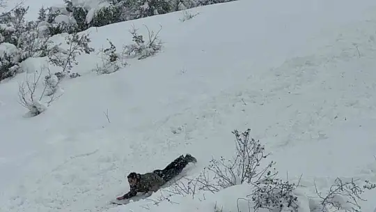 İlk defa karla buluşan öğrenciler kar keyfini yaşadı