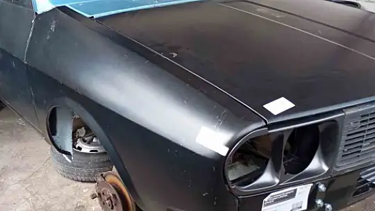 İlk otomobilini 41 yıl sonra hurda halde bulup restore ettirdi