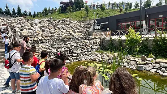 İlkokul öğrencileri botanik bahçesinde doğayla buluştu