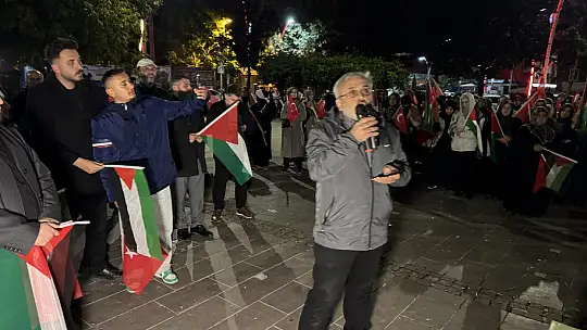 Bartın'da yüzlerce kişi Sumud Filosu için toplandı