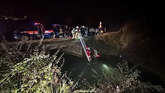 Motosikletiyle dereye uçtu