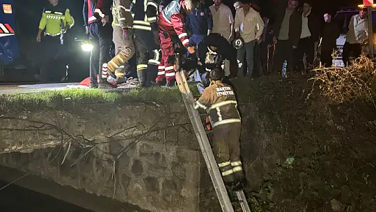 Motosikletiyle dereye uçtu