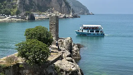 Amasra girişlerinde araç kuyrukları oluşuyor
