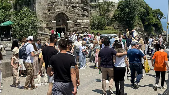Amasra girişlerinde araç kuyrukları oluşuyor