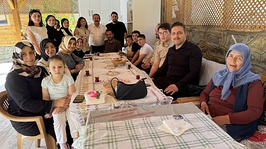 Başkan Dönmez yüzlerce misafir ağırladı