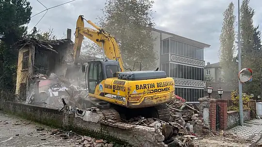 Metruk bina yıkıldı