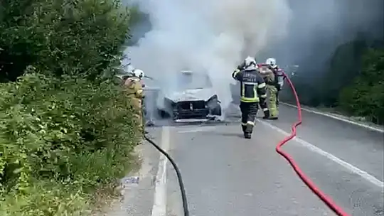 İnkumu yolunda otomobil alevlere teslim oldu