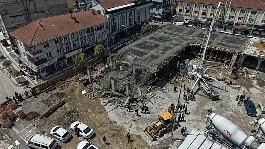 İnşatta beton dökülürken kalıp çöktü: 1 işçi yaralandı