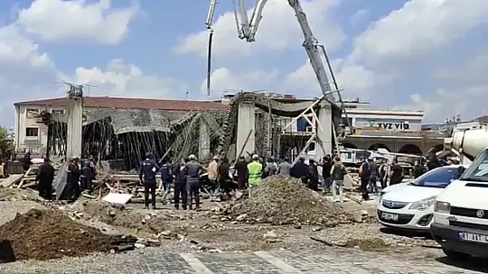 İnşatta beton dökülürken kalıp çöktü: 1 işçi yaralandı