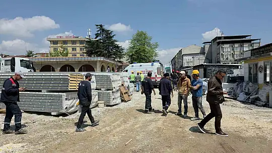 İnşatta beton dökülürken kalıp çöktü: 1 işçi yaralandı