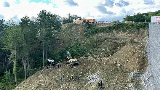 İşçileri taşıyan minibüs, şarampole yuvarlandı: 1 ölü, 4 yaralı