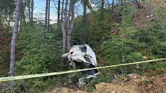 İşçileri taşıyan minibüs, şarampole yuvarlandı: 1 ölü, 4 yaralı