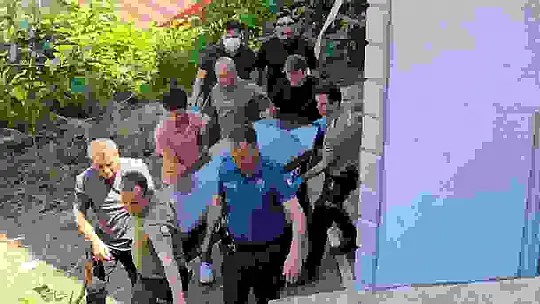 Arkadaşları korkunç manzarayla karşılaştı