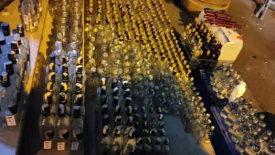 İstanbul'da bekçilerden dev operasyon: 200 litre sahte içki ele geçirildi