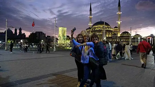 İstanbul'da bulutların oluşturduğu manzara mest etti