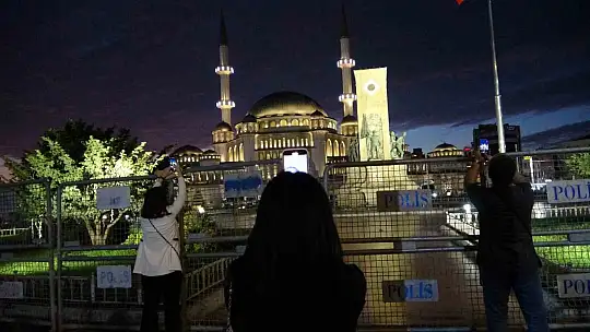 İstanbul'da bulutların oluşturduğu manzara mest etti