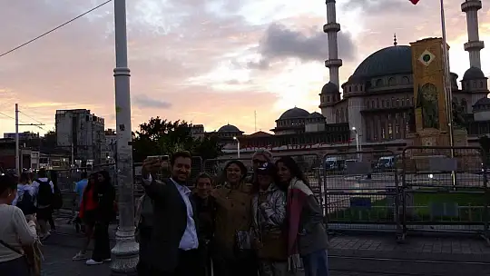 İstanbul'da bulutların oluşturduğu manzara mest etti