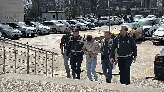 İstanbul'dan gelip Bolu'da iki kadını dolandırdı, kaçış planı TEM'de bozuldu