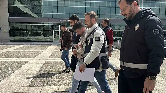 İstanbul'dan gelip Bolu'da iki kadını dolandırdı, kaçış planı TEM'de bozuldu