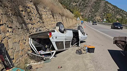 İstinat duvarına çarpan otomobil ters döndü : 3 yaralı