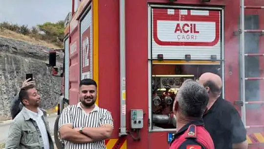 İtfaiye personelinin düğün konvoyuna mesai arkadaşlarından sürpriz