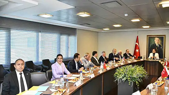 İYİ Parti lideri Akşener Başkanlık Divanı üyeleriyle bir araya geldi