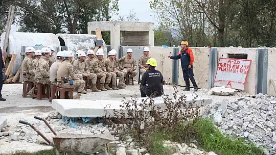 Jandarma komandolar eğitimde