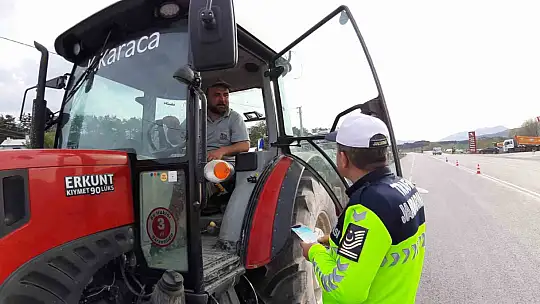 Jandarma sürücülere güvenli yolculuğu anlattı