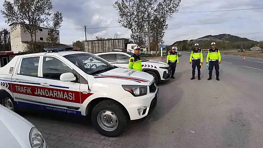 Jandarma sürücülere güvenli yolculuğu anlattı