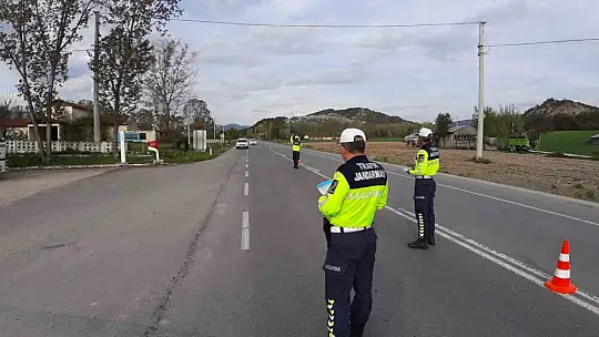 Jandarma sürücülere güvenli yolculuğu anlattı