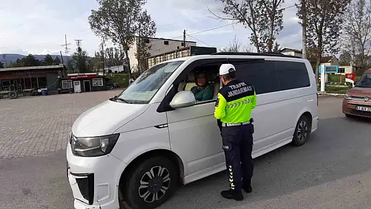 Jandarma sürücülere güvenli yolculuğu anlattı