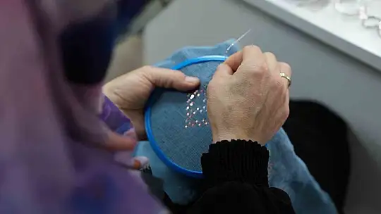 Kadınlar hem öğreniyor hem aile bütçelerine katkı sağlıyor