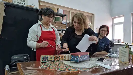 Kadınlara özgüven ve meslek kazandıran kurs: