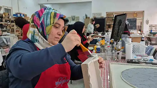 Kadınlara özgüven ve meslek kazandıran kurs: