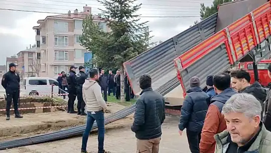 Kadınlardan mahalleye yapılacak baz istasyonuna ve erkeklere tepki