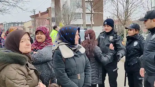 Kadınlardan mahalleye yapılacak baz istasyonuna ve erkeklere tepki