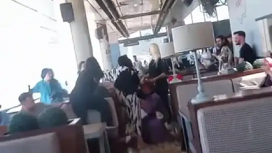 Kafe savaş alanına döndü