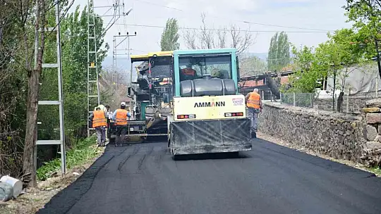 Kahramankazan'da sıcak asfalt çalışmaları sürüyor