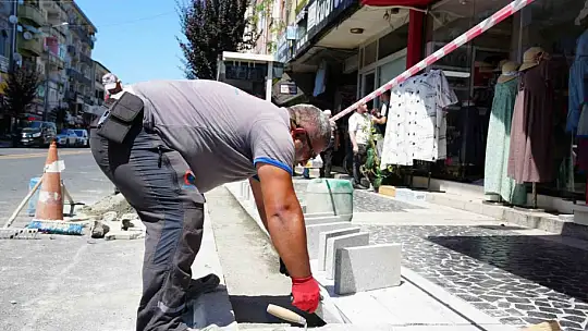 Kaldırım düzenlemeleri devam ediyor