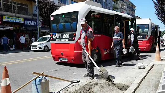 Kaldırım düzenlemeleri devam ediyor