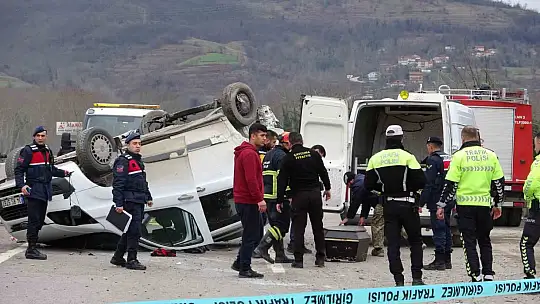 Kamyon, ana yola çıkmak isteyen araca çarptı: 1 ölü, 2 yaralı