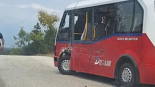 Kamyon ile minibüs çarpıştı 4 kişi yaralandı