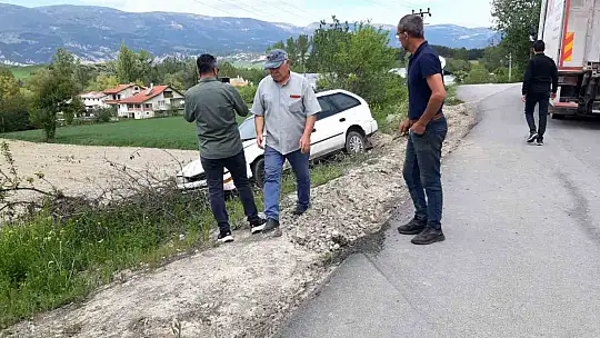 Kamyona çarpmamak için manevra yaptı: Faciadan dönüldü