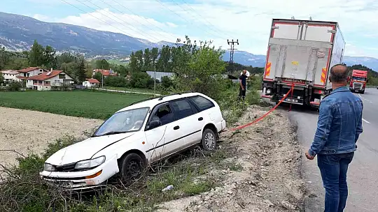 Kamyona çarpmamak için manevra yaptı: Faciadan dönüldü