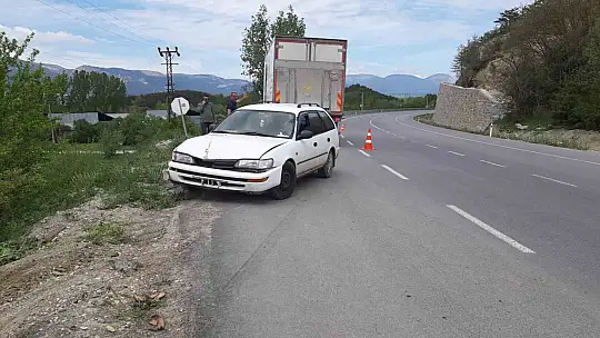 Kamyona çarpmamak için manevra yaptı: Faciadan dönüldü